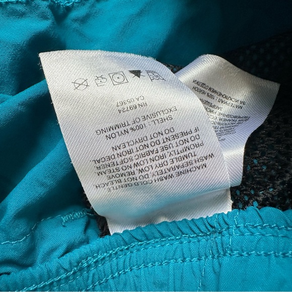 Columbia Women’s teal Nylon Athletic Shorts size Medium - Picture 5 of 5